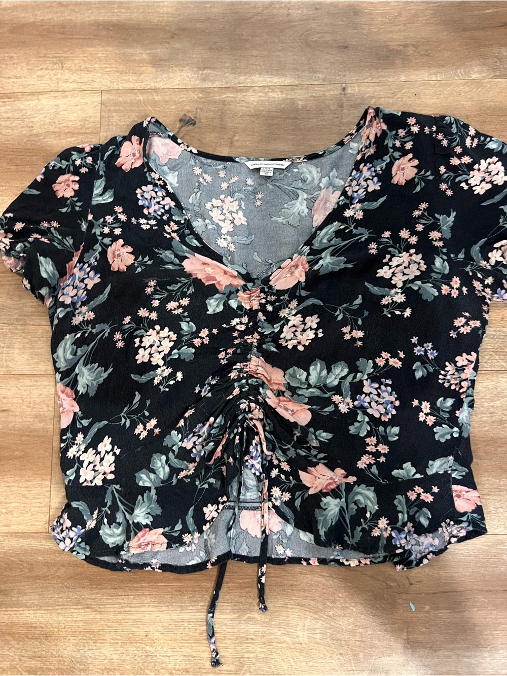 American Eagle Outfitters Black Floral Ruched V-Neck Crop Top